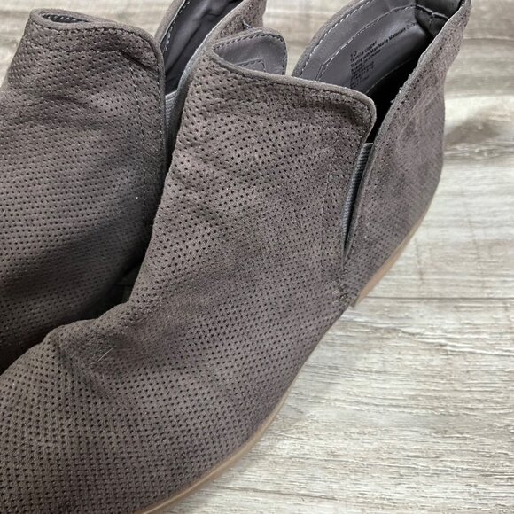 DV By Dolce Vita Perforated Faux Suede Ankle Boots Grey Taupe Women’s Size 10 - Picture 4 of 9